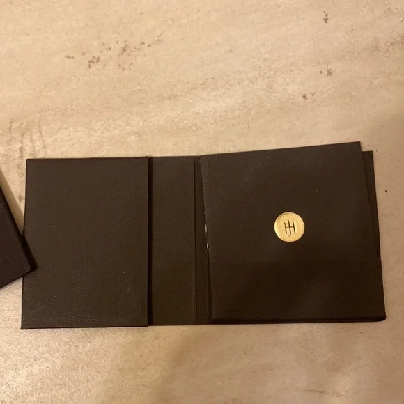 JOHN HARDY LEATHER STATION
BRACELET - Picture 6 of 10